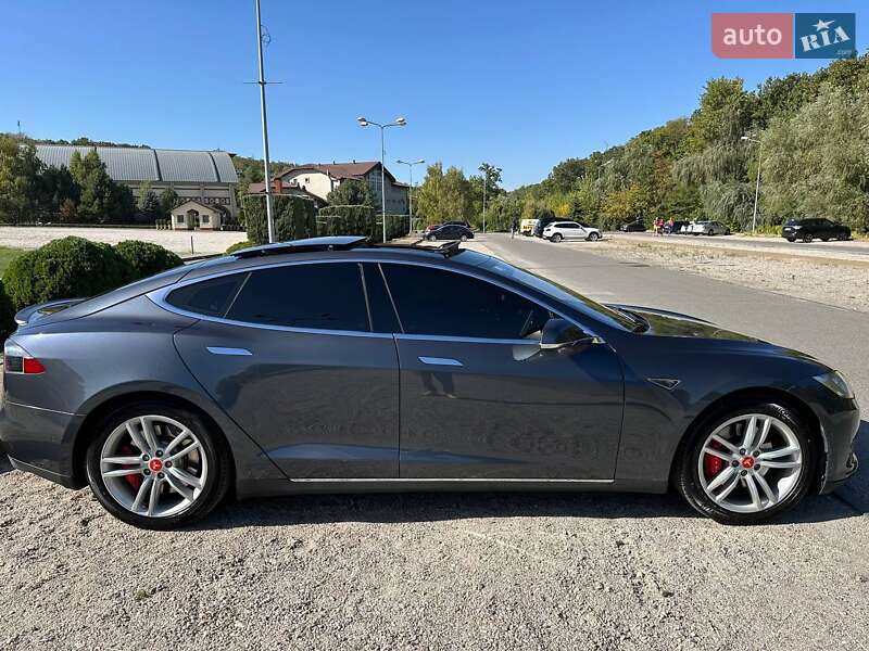 Ліфтбек Tesla Model S 2014 в Дніпрі