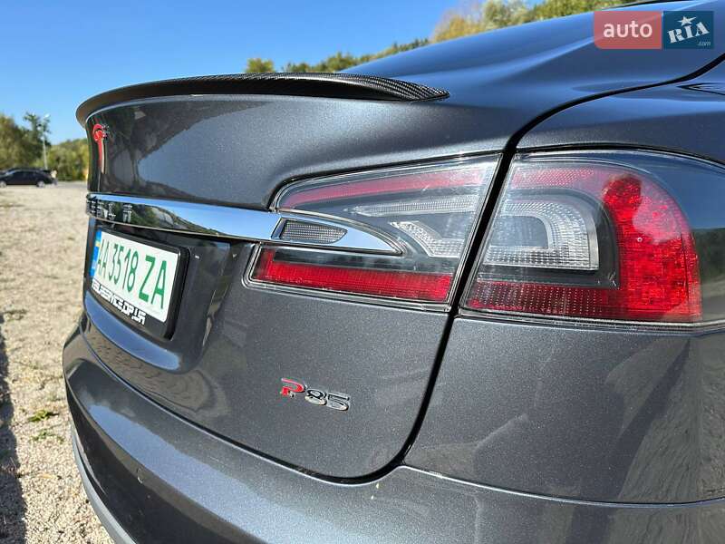Ліфтбек Tesla Model S 2014 в Дніпрі