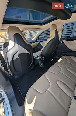 Лифтбек Tesla Model S 2014 в 