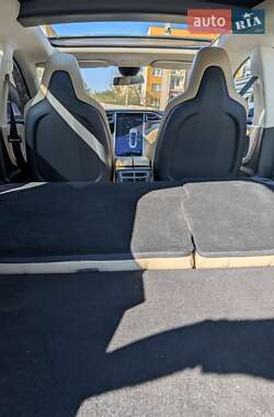 Лифтбек Tesla Model S 2014 в 