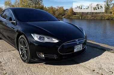 Ліфтбек Tesla Model S 2015 в Києві