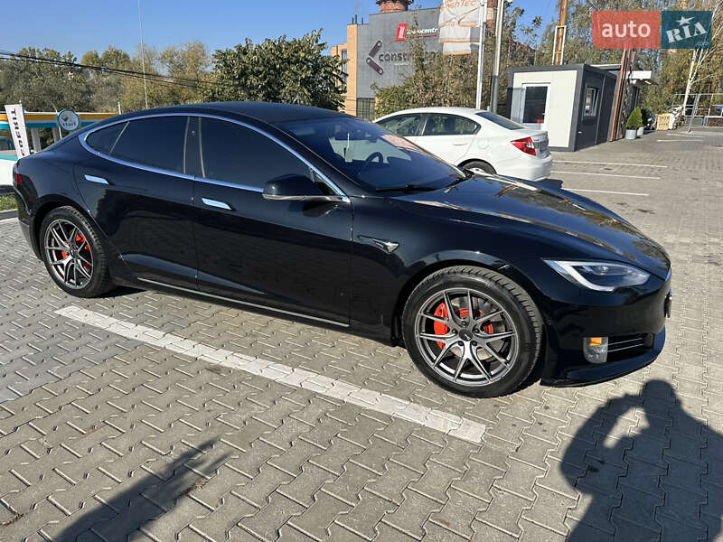 Ліфтбек Tesla Model S 2017 в Чернівцях