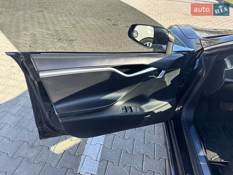 Ліфтбек Tesla Model S 2017 в Чернівцях