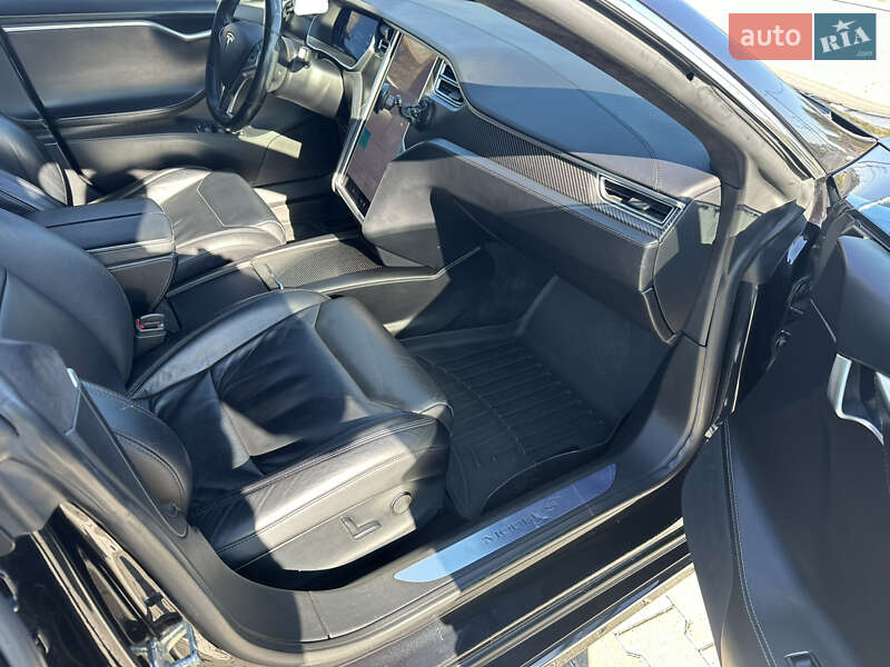 Ліфтбек Tesla Model S 2017 в Чернівцях