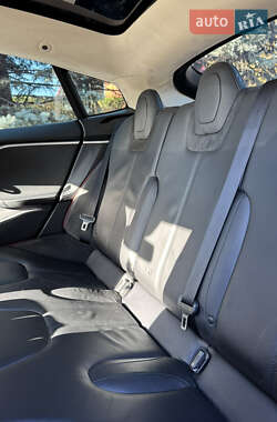 Лифтбек Tesla Model S 2014 в 