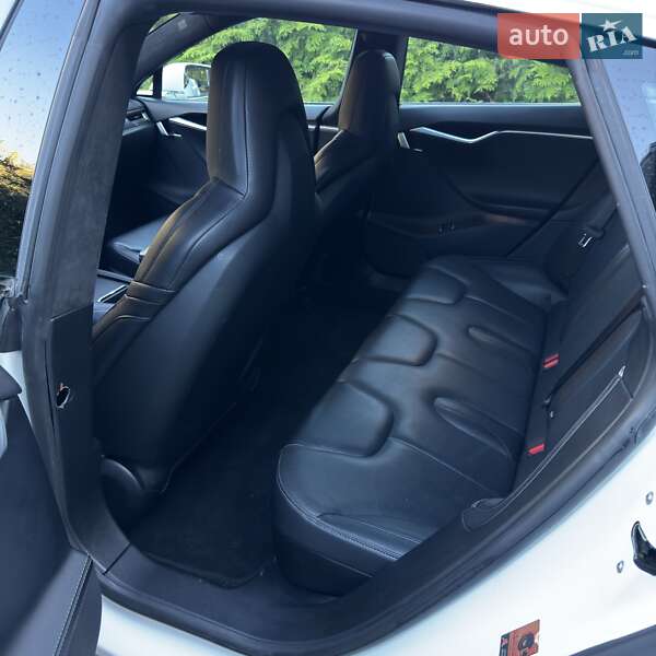 Ліфтбек Tesla Model S 2016 в Львові