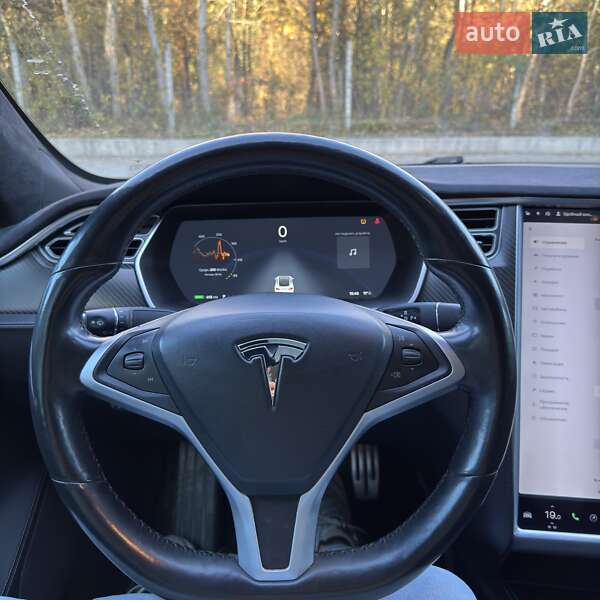Ліфтбек Tesla Model S 2016 в Львові