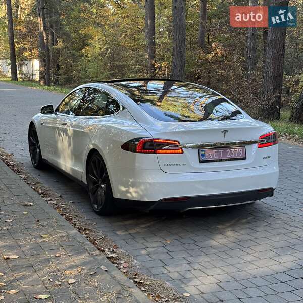 Ліфтбек Tesla Model S 2016 в Львові