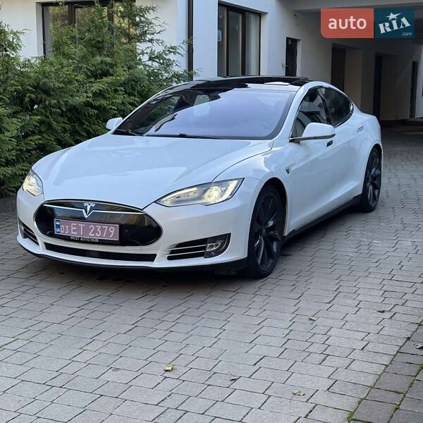 Ліфтбек Tesla Model S 2016 в Львові