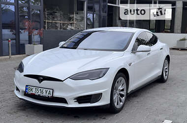 Ліфтбек Tesla Model S 2013 в Рівному