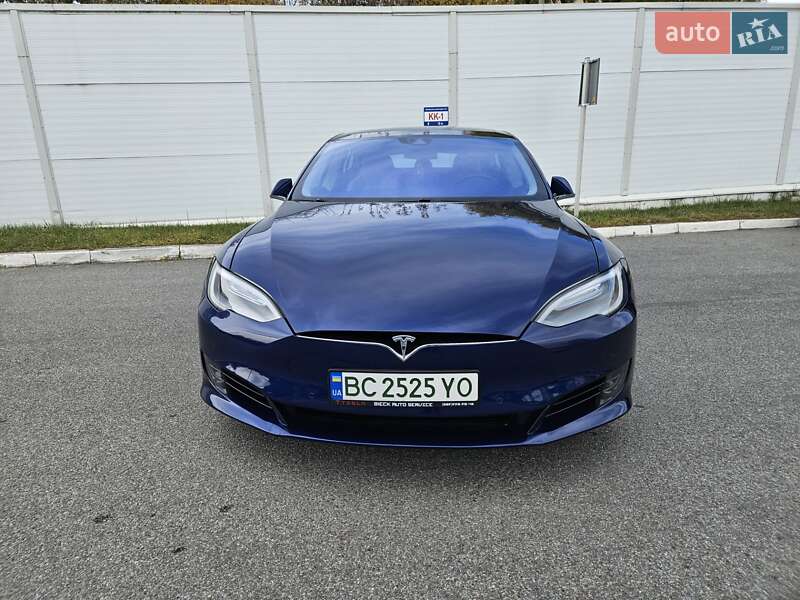 Лифтбек Tesla Model S 2016 в Львове