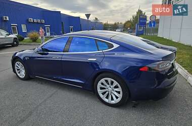 Лифтбек Tesla Model S 2016 в Львове