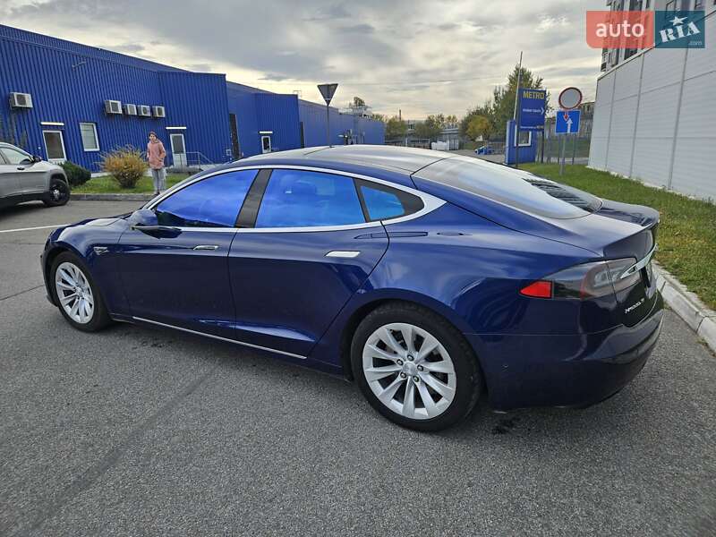 Ліфтбек Tesla Model S 2016 в Львові