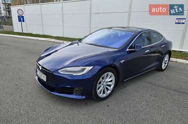 Лифтбек Tesla Model S 2016 в Львове