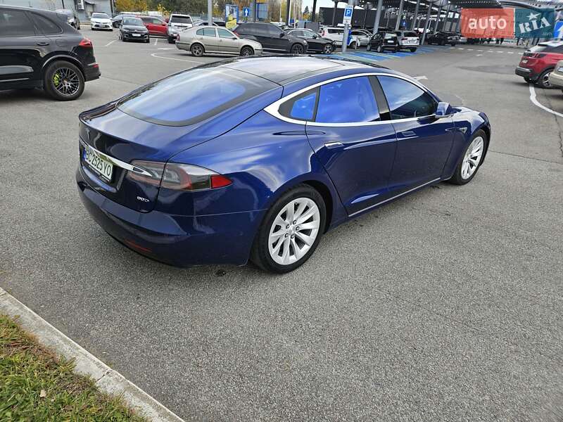 Лифтбек Tesla Model S 2016 в Львове