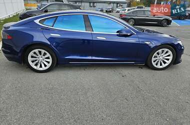 Лифтбек Tesla Model S 2016 в Львове