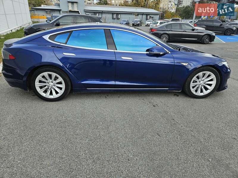 Лифтбек Tesla Model S 2016 в Львове