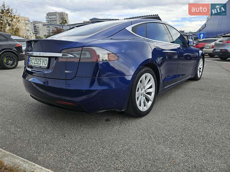 Лифтбек Tesla Model S 2016 в Львове