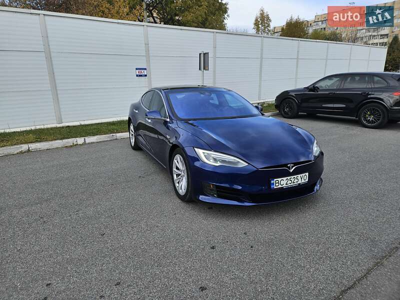 Ліфтбек Tesla Model S 2016 в Львові