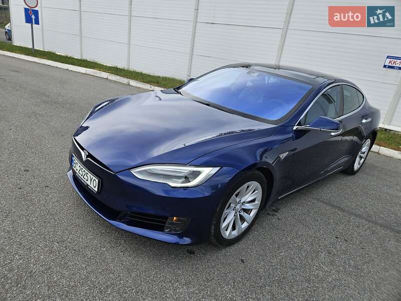 Лифтбек Tesla Model S 2016 в Львове