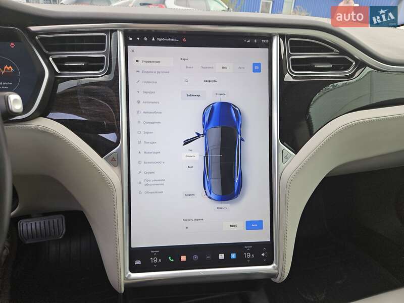 Лифтбек Tesla Model S 2016 в Львове