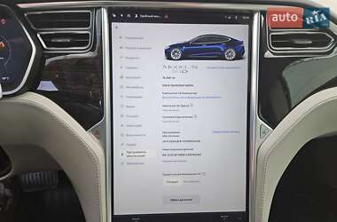 Лифтбек Tesla Model S 2016 в Львове