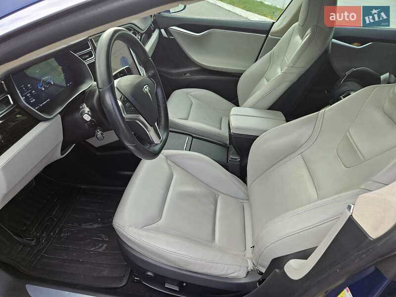 Лифтбек Tesla Model S 2016 в Львове