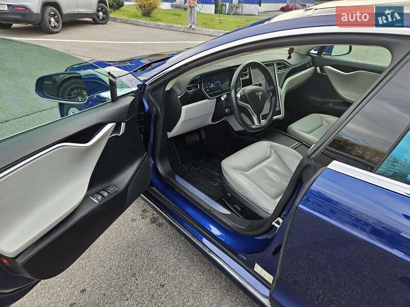 Ліфтбек Tesla Model S 2016 в Львові