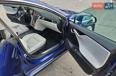 Лифтбек Tesla Model S 2016 в Львове
