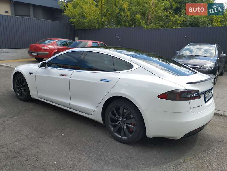 Ліфтбек Tesla Model S 2017 в Дніпрі