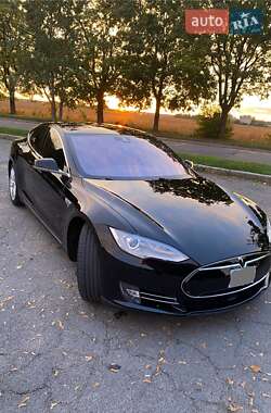 Лифтбек Tesla Model S 2015 в 