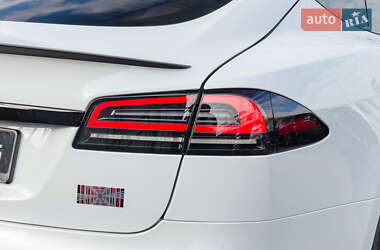 Лифтбек Tesla Model S 2023 в Киеве