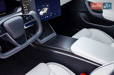 Лифтбек Tesla Model S 2023 в Киеве