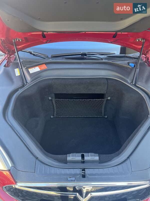 Лифтбек Tesla Model S 2015 в Киеве