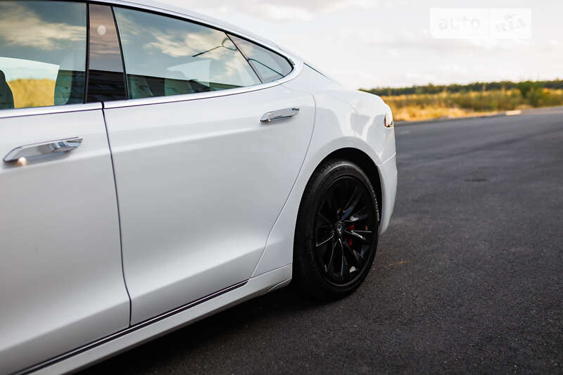 Лифтбек Tesla Model S 2018 в Виннице