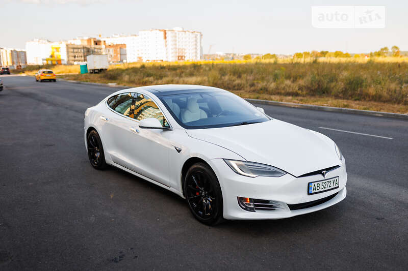 Лифтбек Tesla Model S 2018 в Виннице