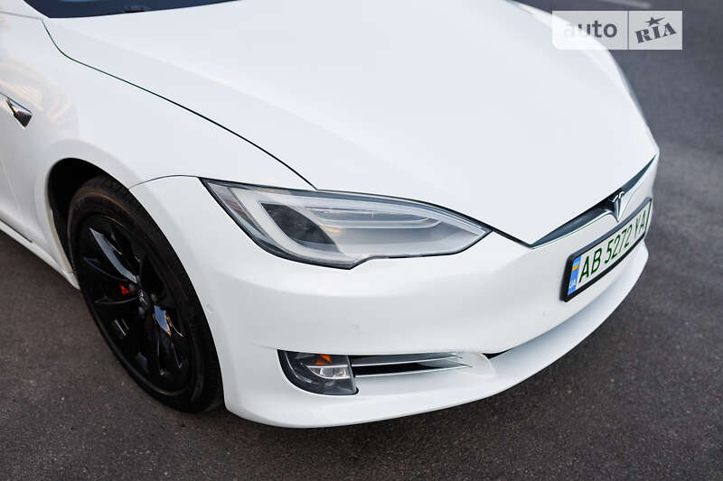 Лифтбек Tesla Model S 2018 в Виннице