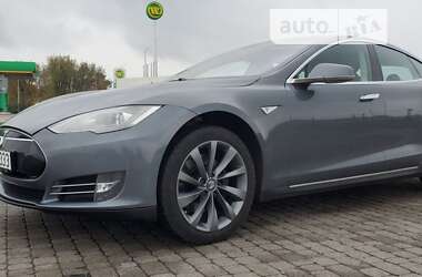 Лифтбек Tesla Model S 2015 в Радивилове