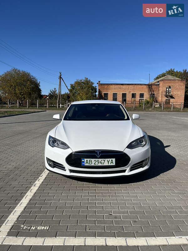 Лифтбек Tesla Model S 2015 в Бершади