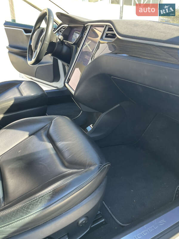 Лифтбек Tesla Model S 2015 в Бершади