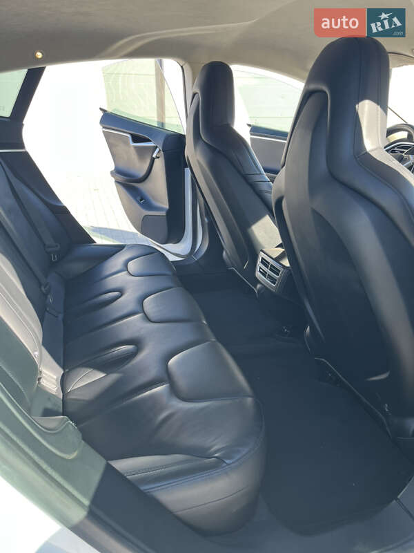 Лифтбек Tesla Model S 2015 в Бершади
