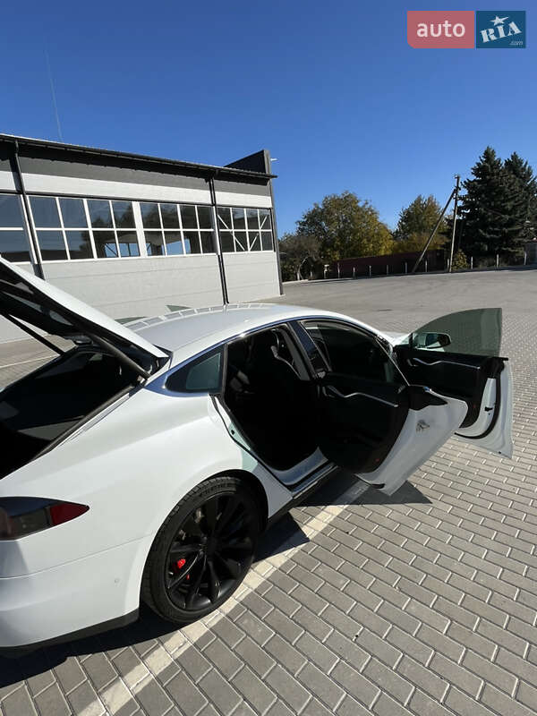 Лифтбек Tesla Model S 2015 в Бершади