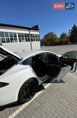 Лифтбек Tesla Model S 2015 в 