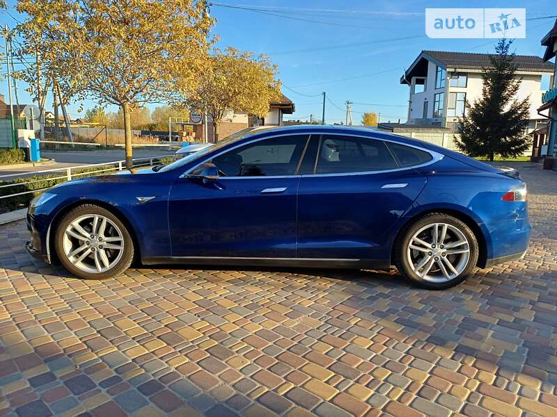 Лифтбек Tesla Model S 2015 в Киеве