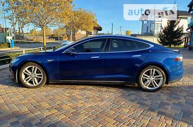 Лифтбек Tesla Model S 2015 в 