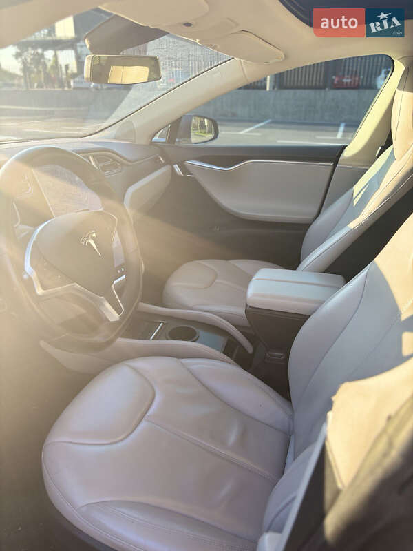 Ліфтбек Tesla Model S 2015 в Києві