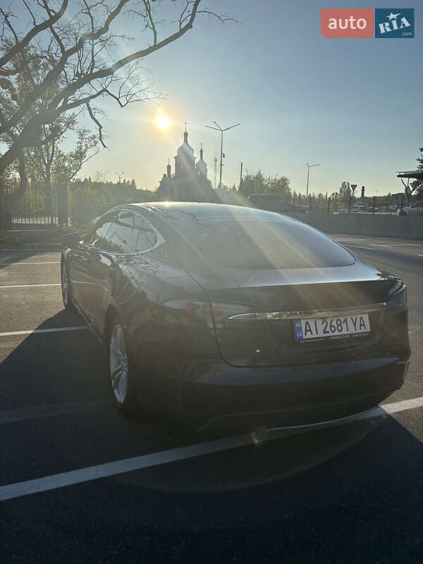 Ліфтбек Tesla Model S 2015 в Києві