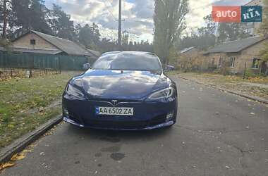 Лифтбек Tesla Model S 2016 в Киеве