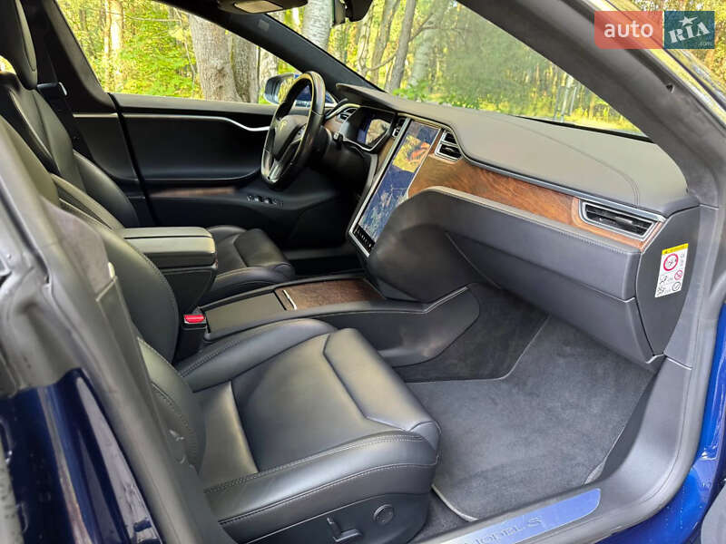 Лифтбек Tesla Model S 2017 в Ирпене