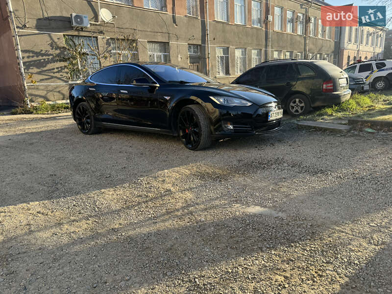 Ліфтбек Tesla Model S 2013 в Івано-Франківську